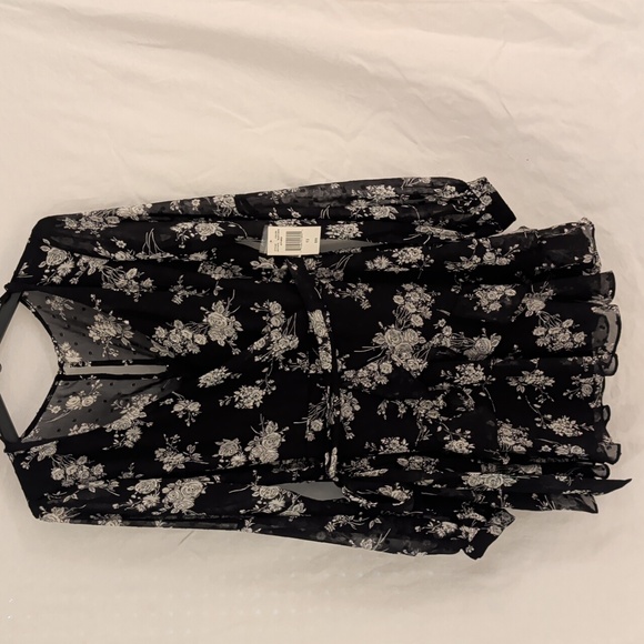 Dresses & Skirts - Floral Black and White Long Sleeve Dress